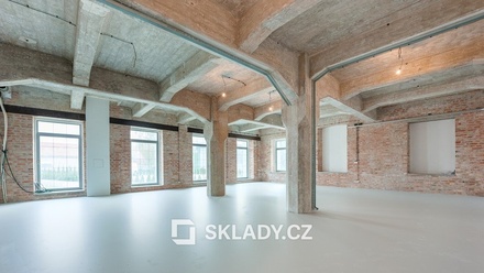 Prodej skladu 38 000 m², Hrušovany u Brna