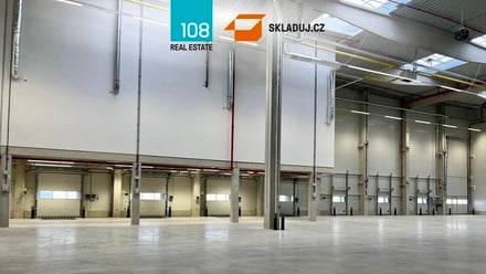 Pronájem skladu 32 000 m², Kozomín