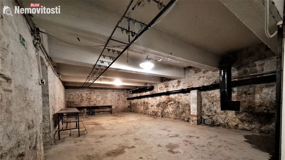 Pronájem skladu 162 m², Adamov