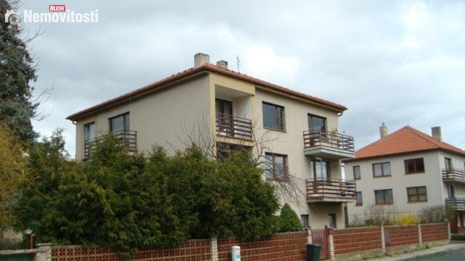 Prodej vícegeneračního domu 400 m², Kněževes
