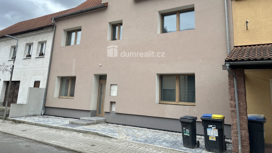 Prodej rodinného domu 204 m², Modlany