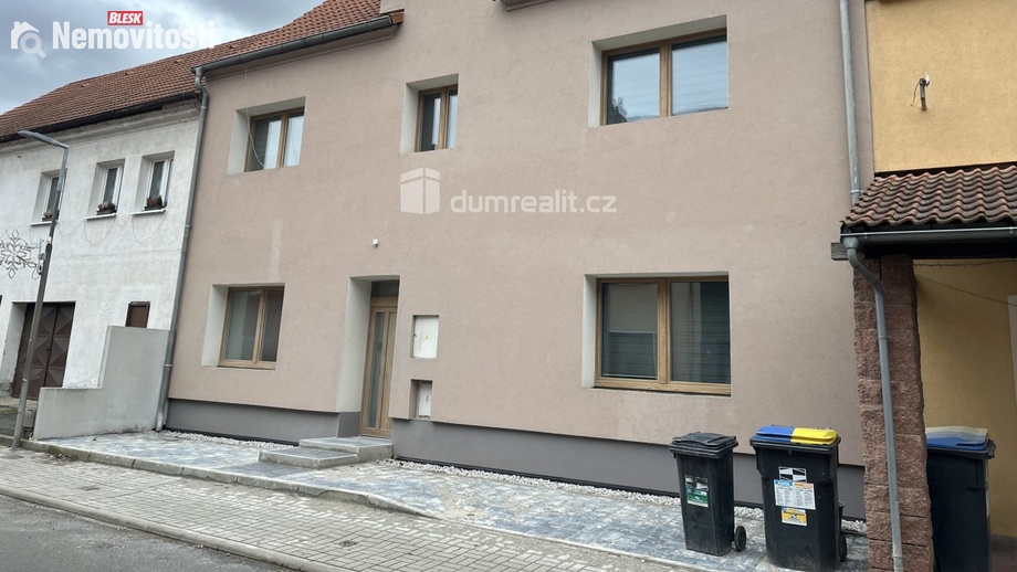 Prodej rodinného domu 204 m², Modlany
