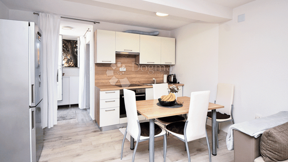 Prodej byty 1+kk, 39 m² - Primošten