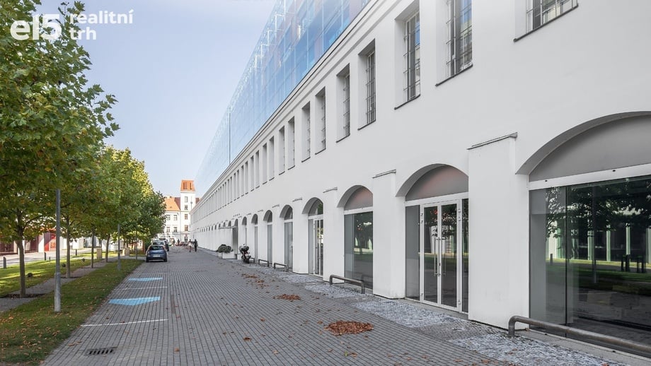Pronájem kanceláře 1 528 m², Praha 8