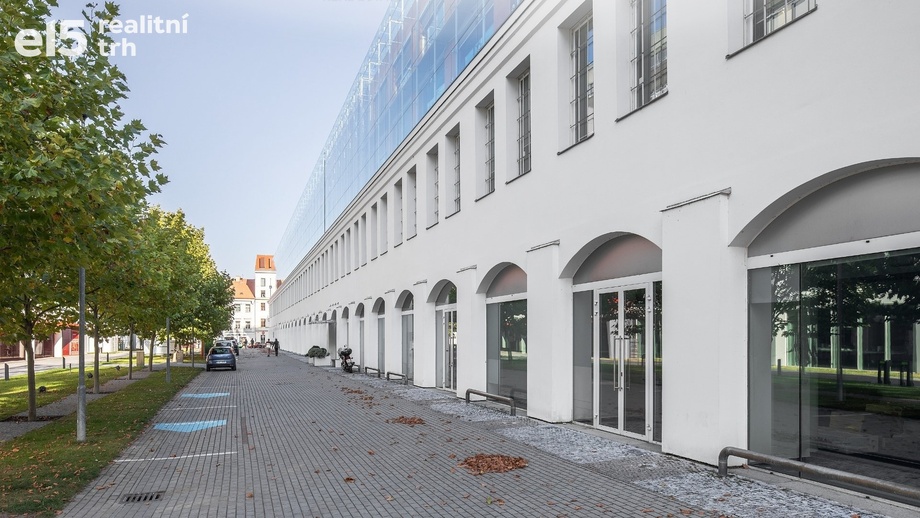 Pronájem kanceláře, 1 426 m² - Praha - Karlín