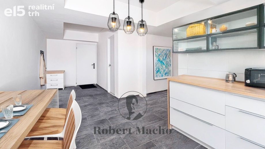 Prodej byty 2+kk, 39 m² - Chrášťany