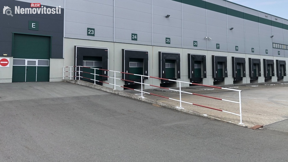 Pronájem skladu 5 800 m², Štěnovice