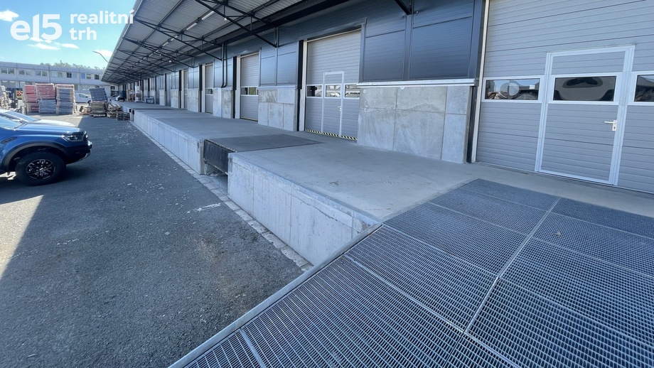 Pronájem skladu 2 000 m², Hradec Králové - Březhrad