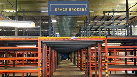 Pronájem skladu 1 300 m², Mělník