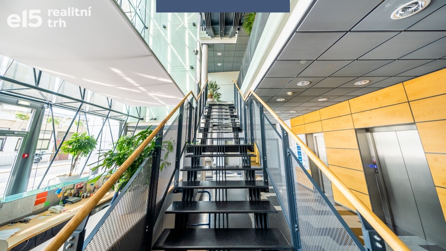 Pronájem kanceláře 450 m², Praha - Vokovice