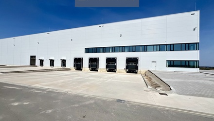 Pronájem skladu 2 100 m², Kozomín