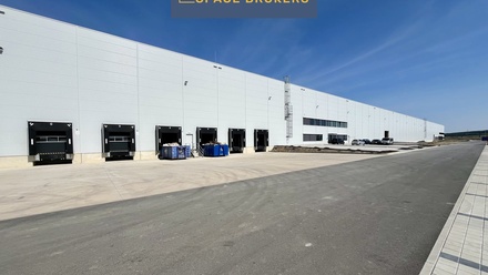 Pronájem skladu 2 100 m², Kozomín