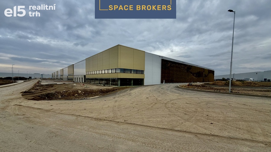 Pronájem skladu 2 100 m², Kozomín