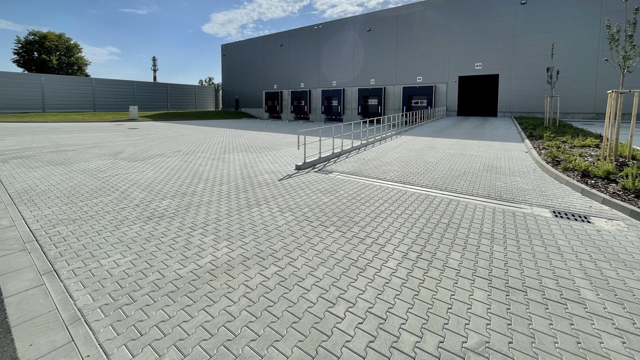 Pronájem skladu 4 000 m², Pardubice - Rosice