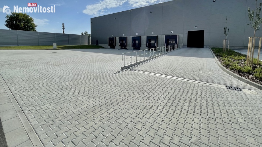 Pronájem skladu 4 000 m², Pardubice - Rosice