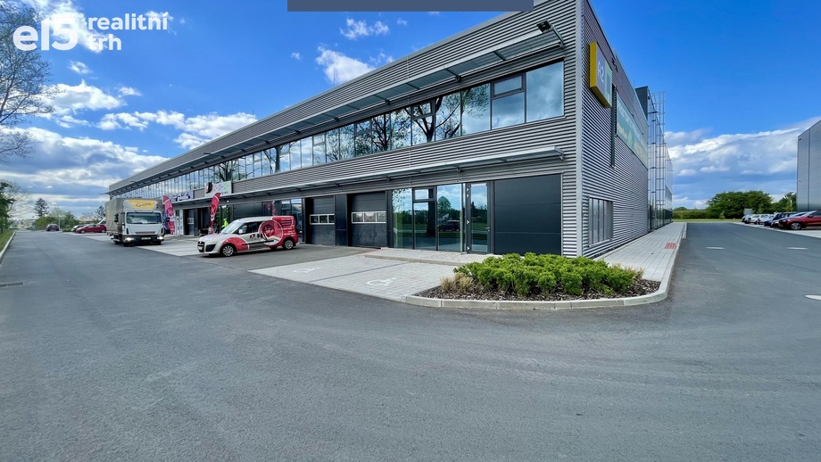 Pronájem skladu 1 031 m², Hradec Králové