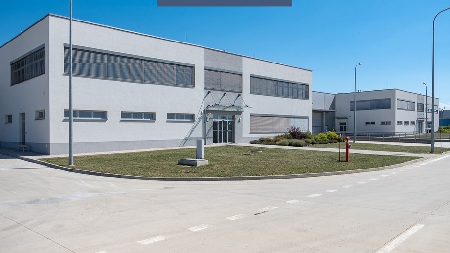 Pronájem sklady, 4 000 m² - Vráble