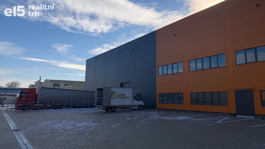 Pronájem skladu 2 600 m², Lázně Toušeň