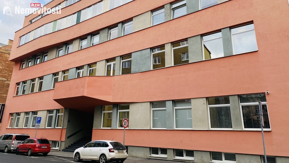 Pronájem kanceláře 701 m², Praha 9