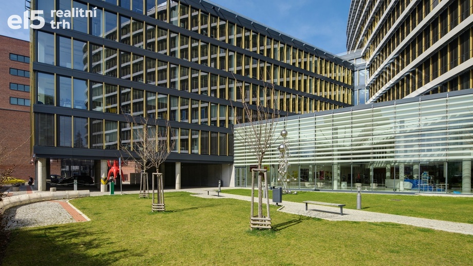 Pronájem kanceláře 596 m², Praha 4