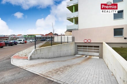 Pronájem garážového stání 15 m², Znojmo