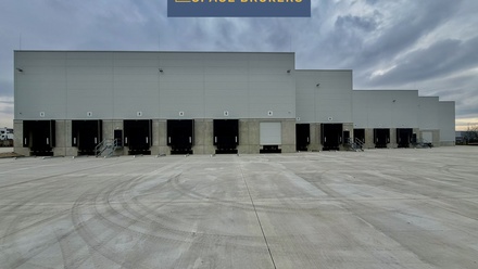 Pronájem skladu 3 500 m², Kozomín