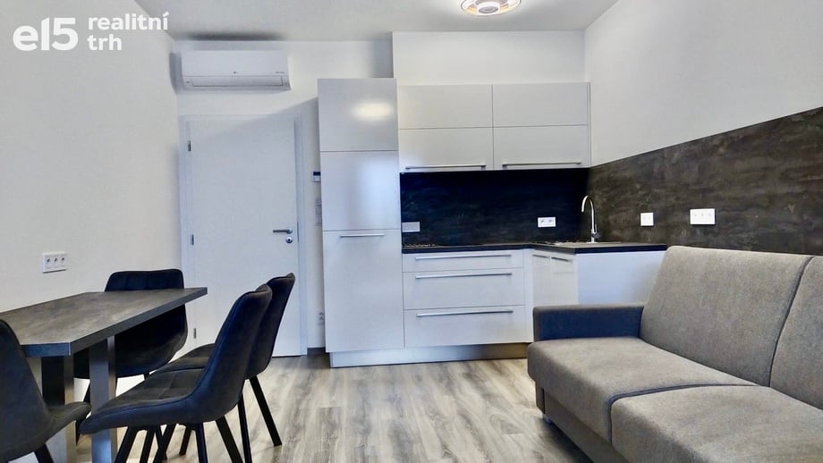 Pronájem bytu 1+kk 36 m², Olomouc - Neředín