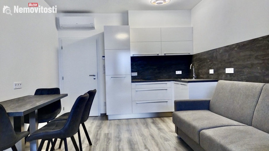 Pronájem bytu 1+kk 36 m², Olomouc - Neředín