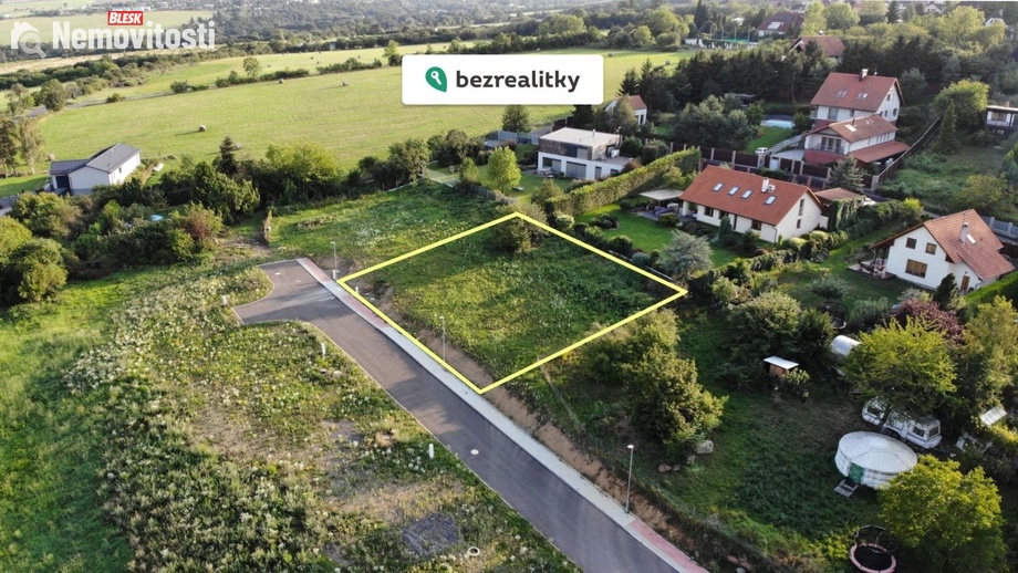 Prodej stavebního pozemku 1 066 m², Černolice
