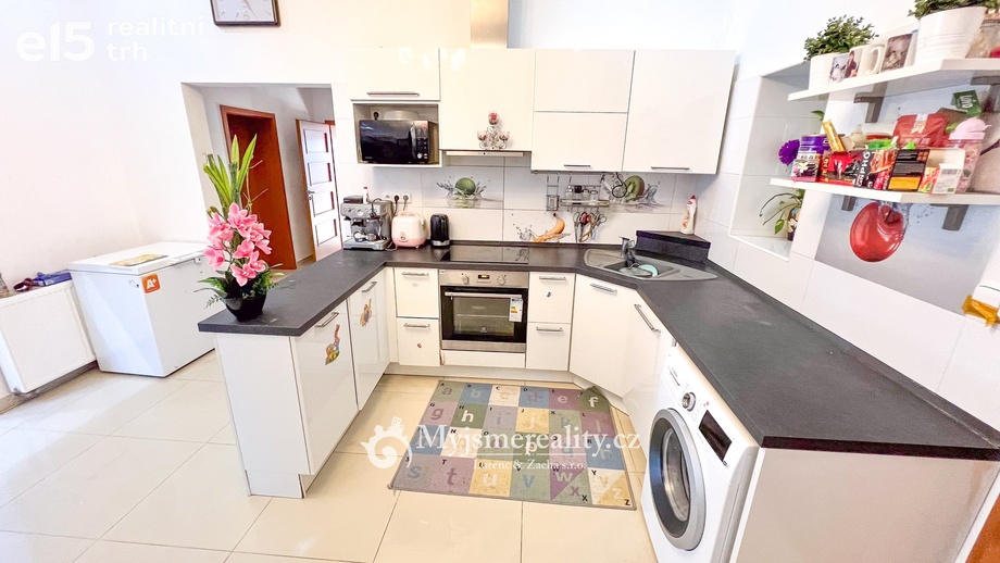 Prodej rodinného domu 370 m², Znojmo - Oblekovice