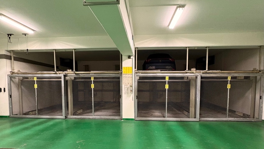 Pronájem garážové stání, 13 m² - Praha - Vinohrady