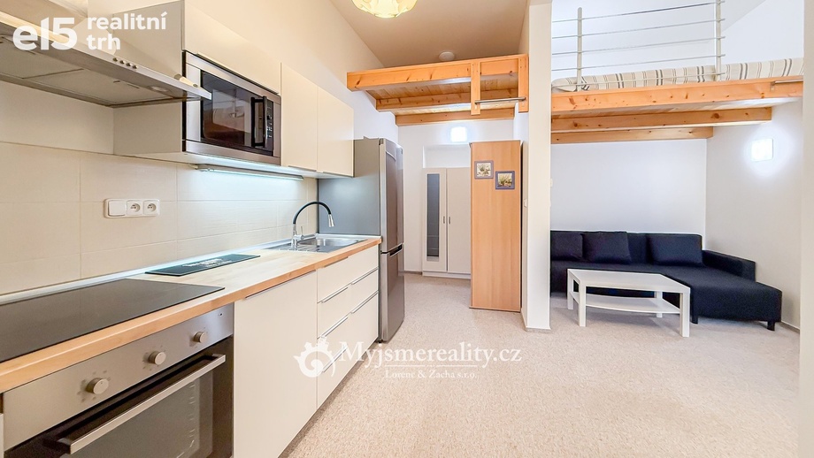 Prodej byty 1+kk, 27 m² - Znojmo