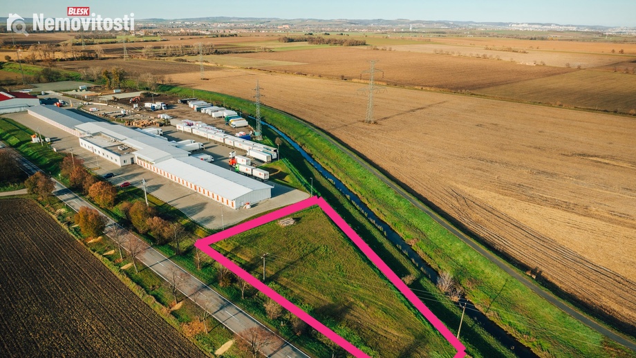 Prodej komerčního pozemku 3 300 m², Měnín