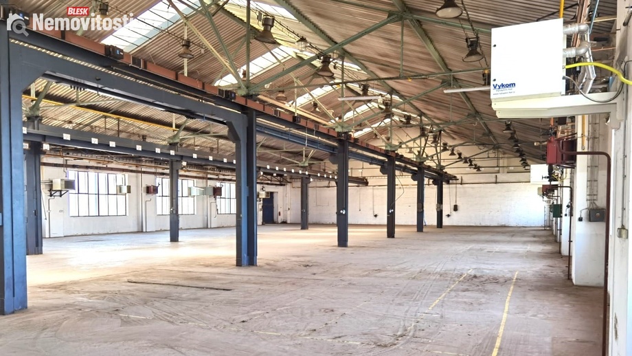 Pronájem skladu 1 520 m², Dolní Bousov