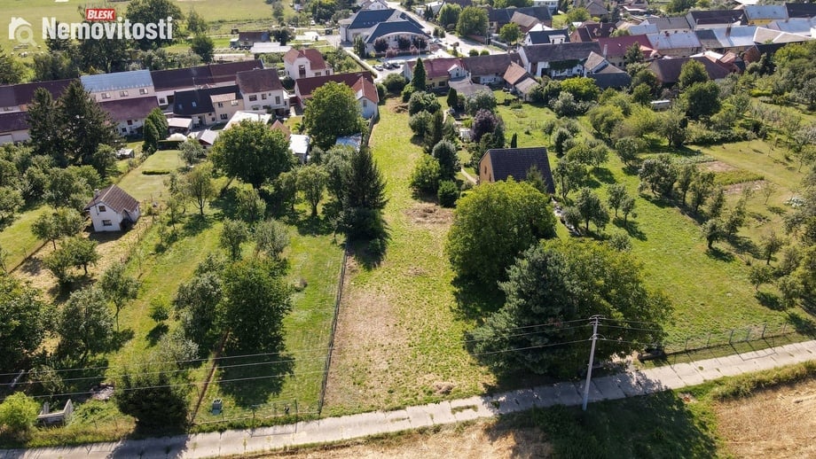 Prodej stavebního pozemku 2 187 m², Sazovice