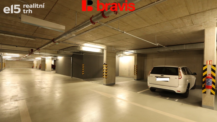 Pronájem garážové stání, 15 m² - Brno - Ponava