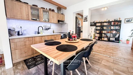 Prodej rodinného domu 287 m², Hluboké Mašůvky