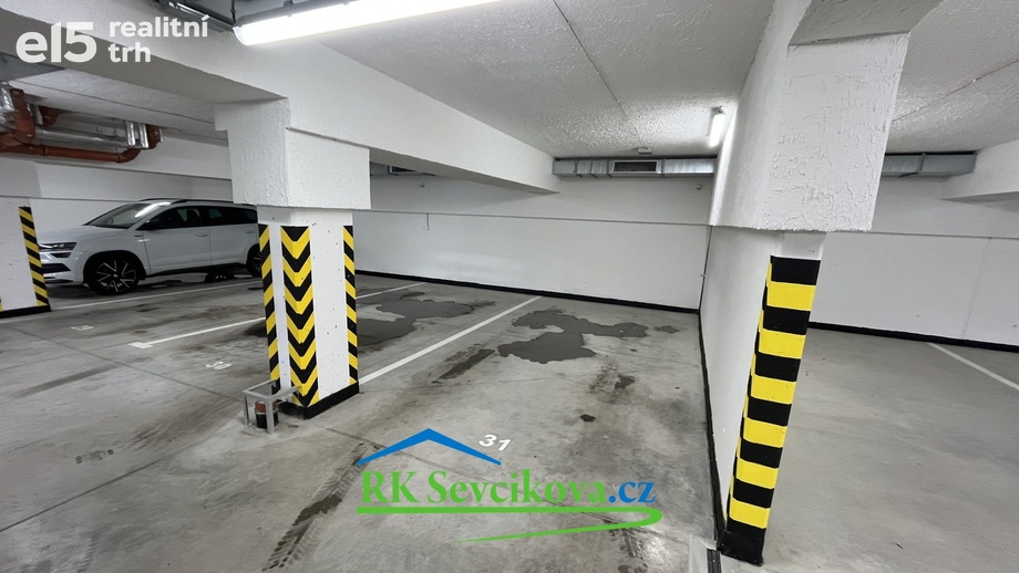 Pronájem garážové stání, 16 m² - Brno - Žebětín