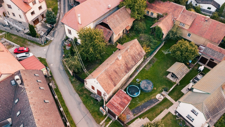 Prodej rodinného domu 300 m², Lešany - Břežany