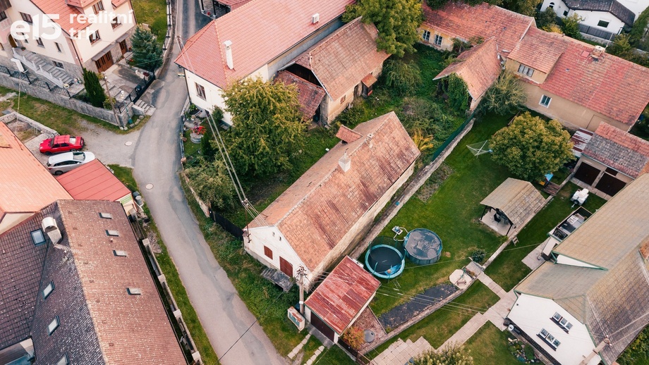 Prodej rodinného domu 300 m², Lešany - Břežany