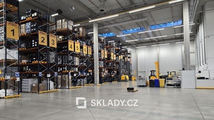 Pronájem skladu 4 500 m², Zápy