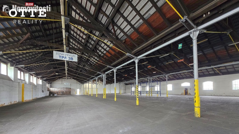 Pronájem skladu 3 679 m², Rokycany