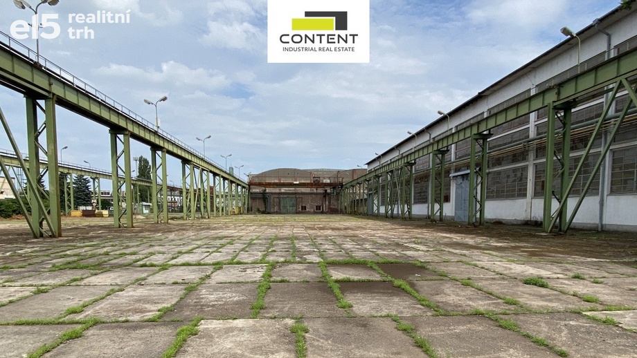 Pronájem komerčního pozemku 2 000 m², Hradec Králové