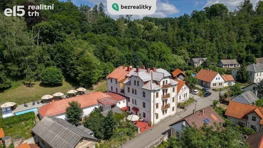 Prodej rodinné domy, 1 300 m² - Český Šternberk