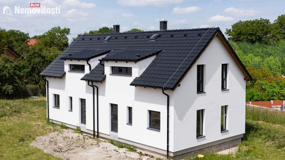 Prodej bytu 4+1 96 m², Librantice