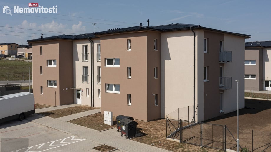 Prodej bytu 1+kk 38 m², Nehvizdy
