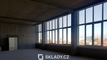 Pronájem skladu 495 m², Hradec Králové