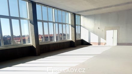 Pronájem skladu 495 m², Hradec Králové