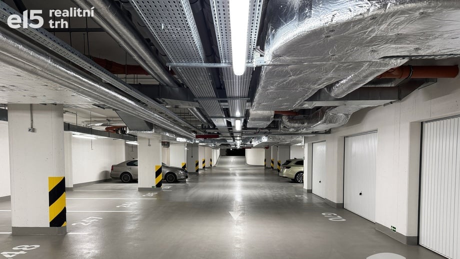 Pronájem garážového stání 15 m², Praha - Hloubětín