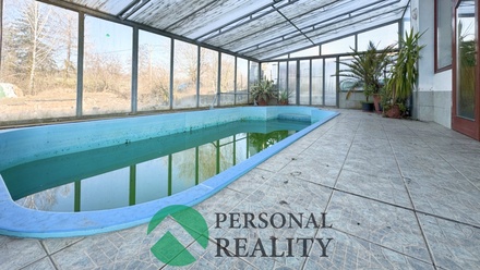 Prodej rodinného domu 356 m², Měrunice